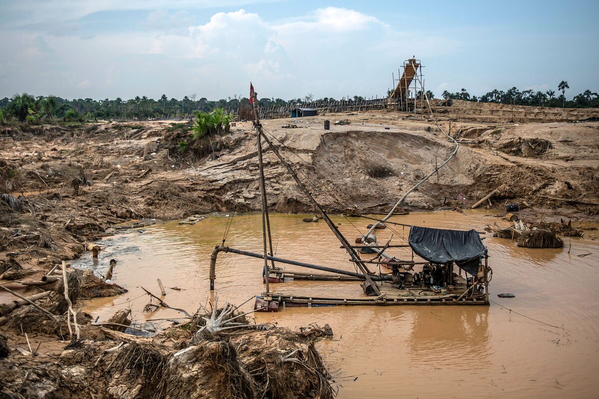 Precios récord del oro y el cobre impulsan la minería ilegal en Perú ...