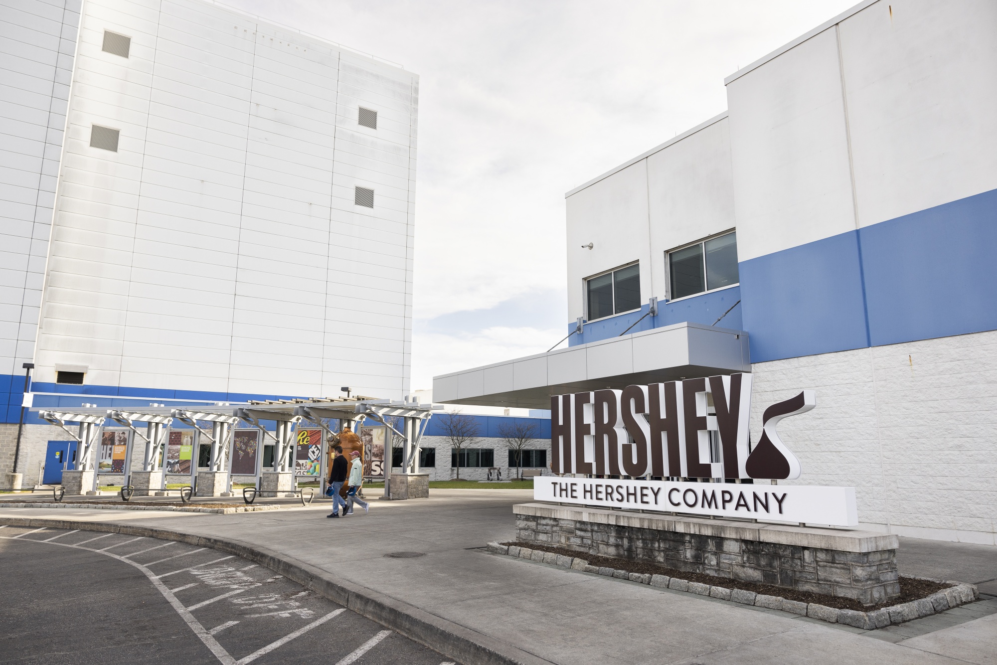 Hershey expanding its salty snack supply chain