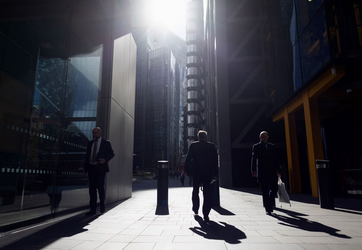 FTSE 100 CEO Pay Jumps Sharply as Bonuses Recover From Covid - Bloomberg