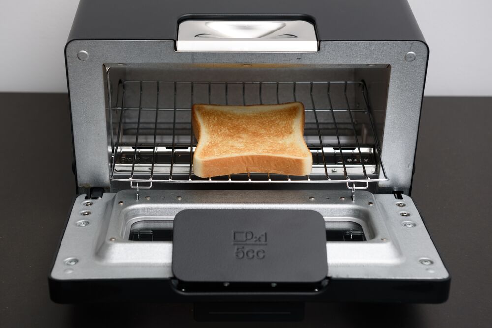 This Japanese Toaster Costs $270. It Only Makes One Slice at a Time -  Bloomberg