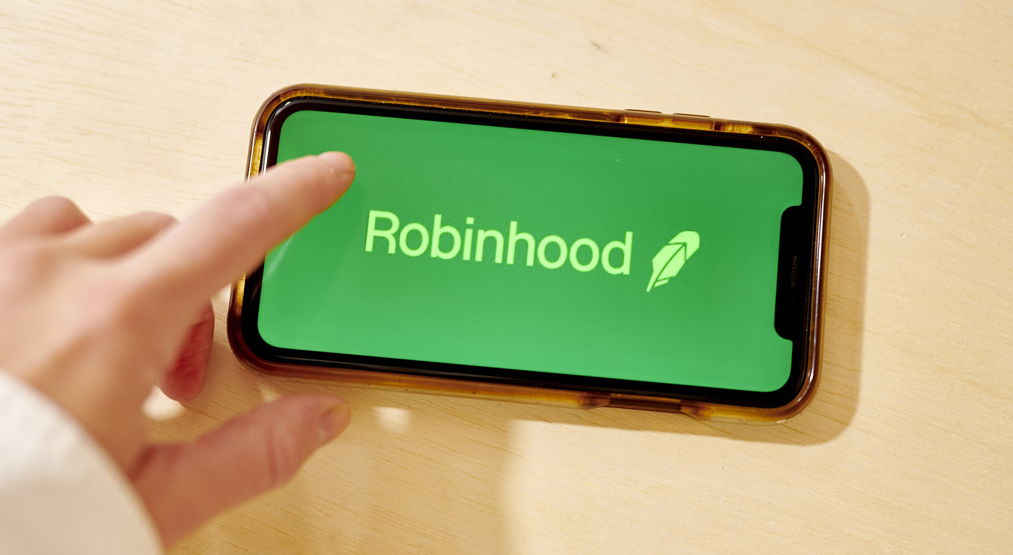 Robinhood Fails to Meet Deadline to Give Customers Tax Forms - Bloomberg