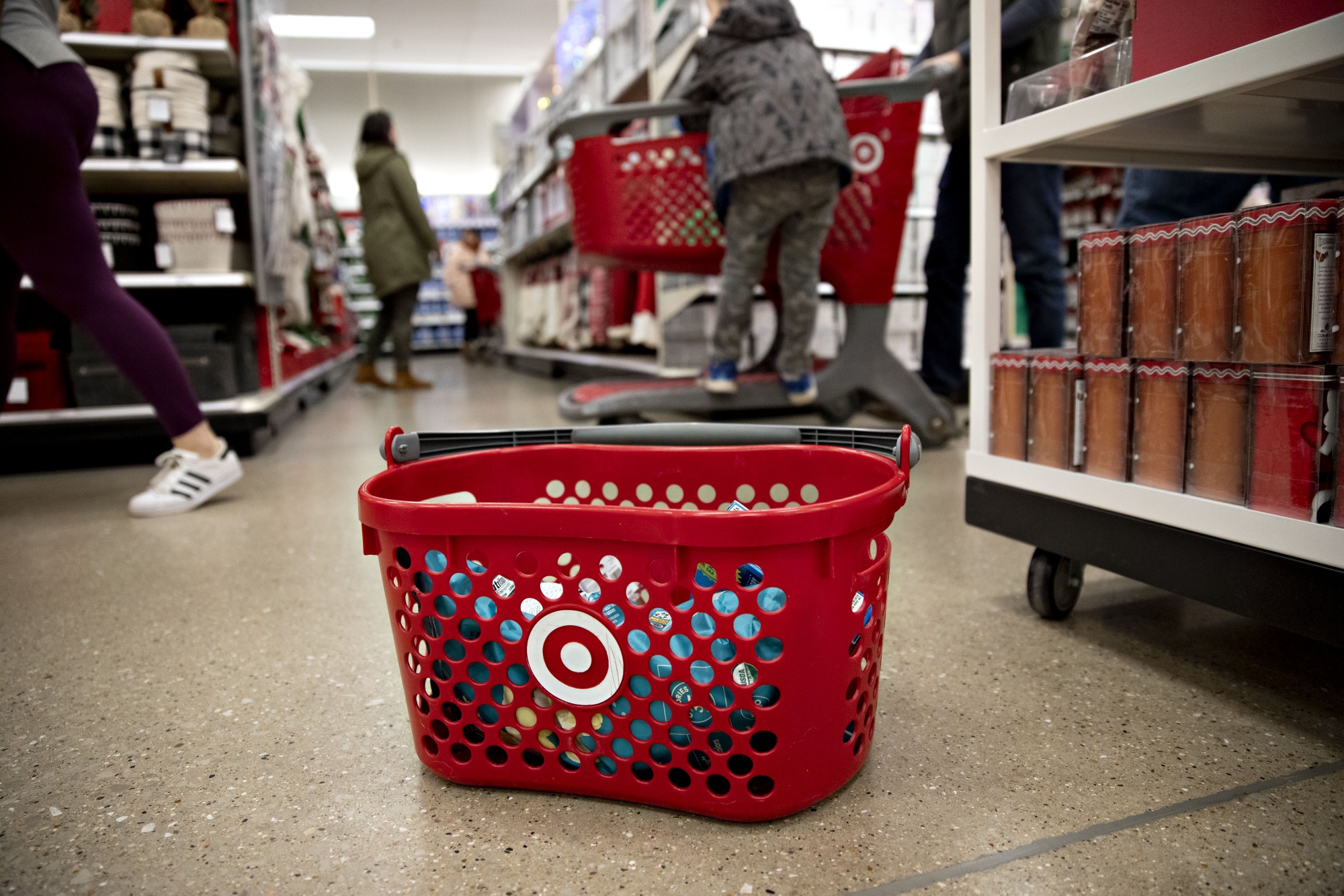 Target Holiday Sales Miss Sparks Retail Worries Bloomberg