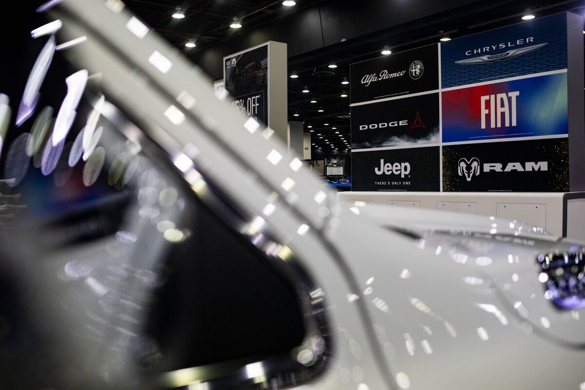 bloomberg.com - Stefan Nicola - Stellantis, Mercedes Consider China Deals to Stay Competitive