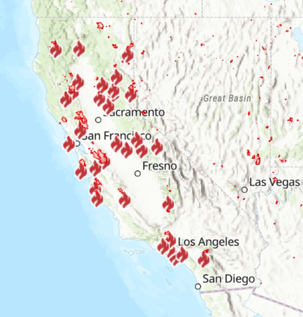 米カリフォルニア州の山火事 歴史的規模に 焼失面積は１年前の25倍 Bloomberg