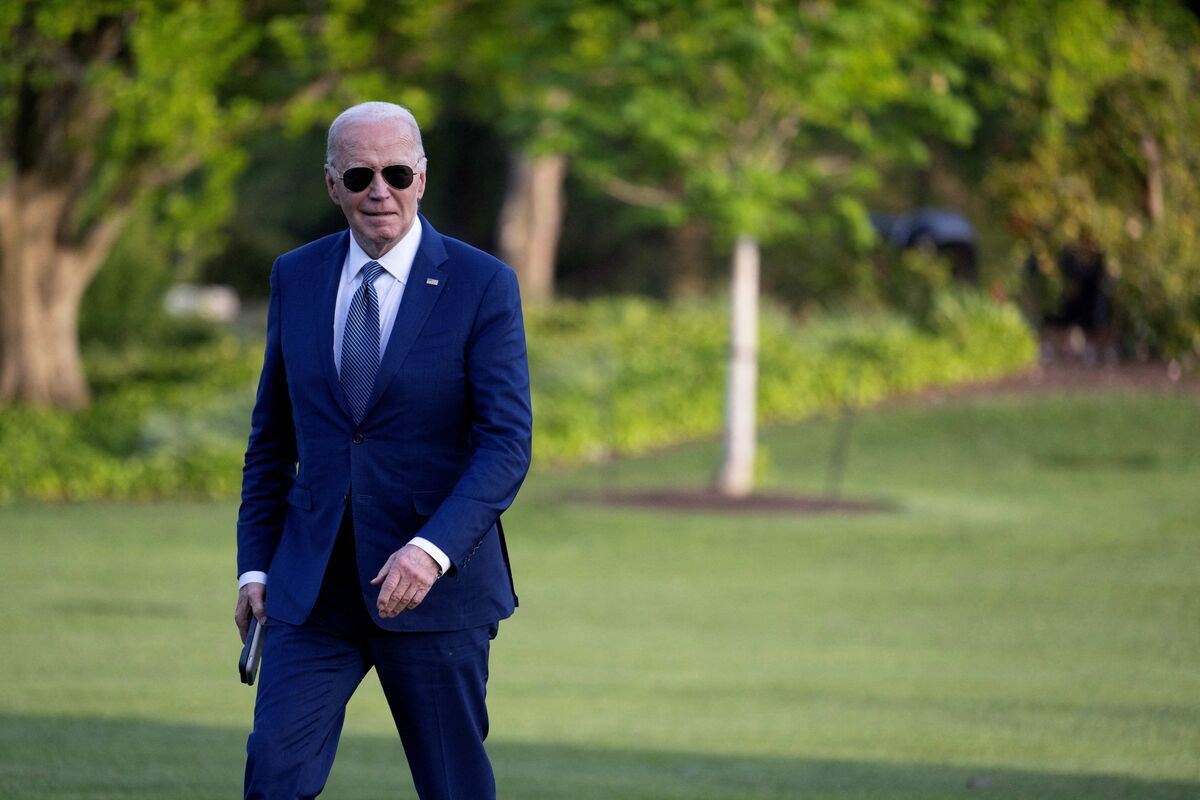 Biden Grants Clemency To 16 Non-Violent Drug Offenders - Bloomberg