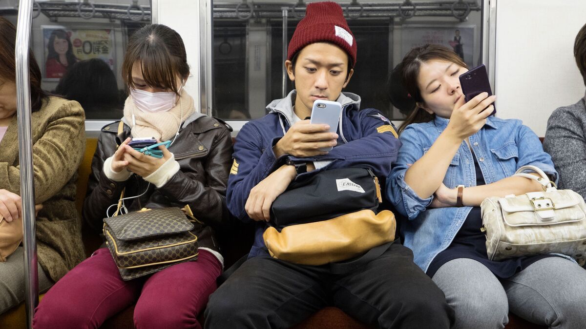 Stop Playing Candy Crush. Here Are Four Better Commute Killers - Bloomberg