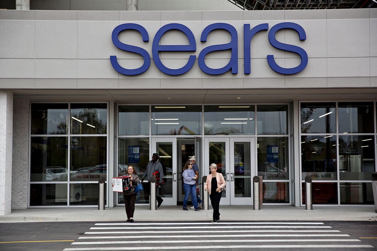 Bankrupt Sears Is Now Trying To Avoid `Dustbin Of History' - Bloomberg