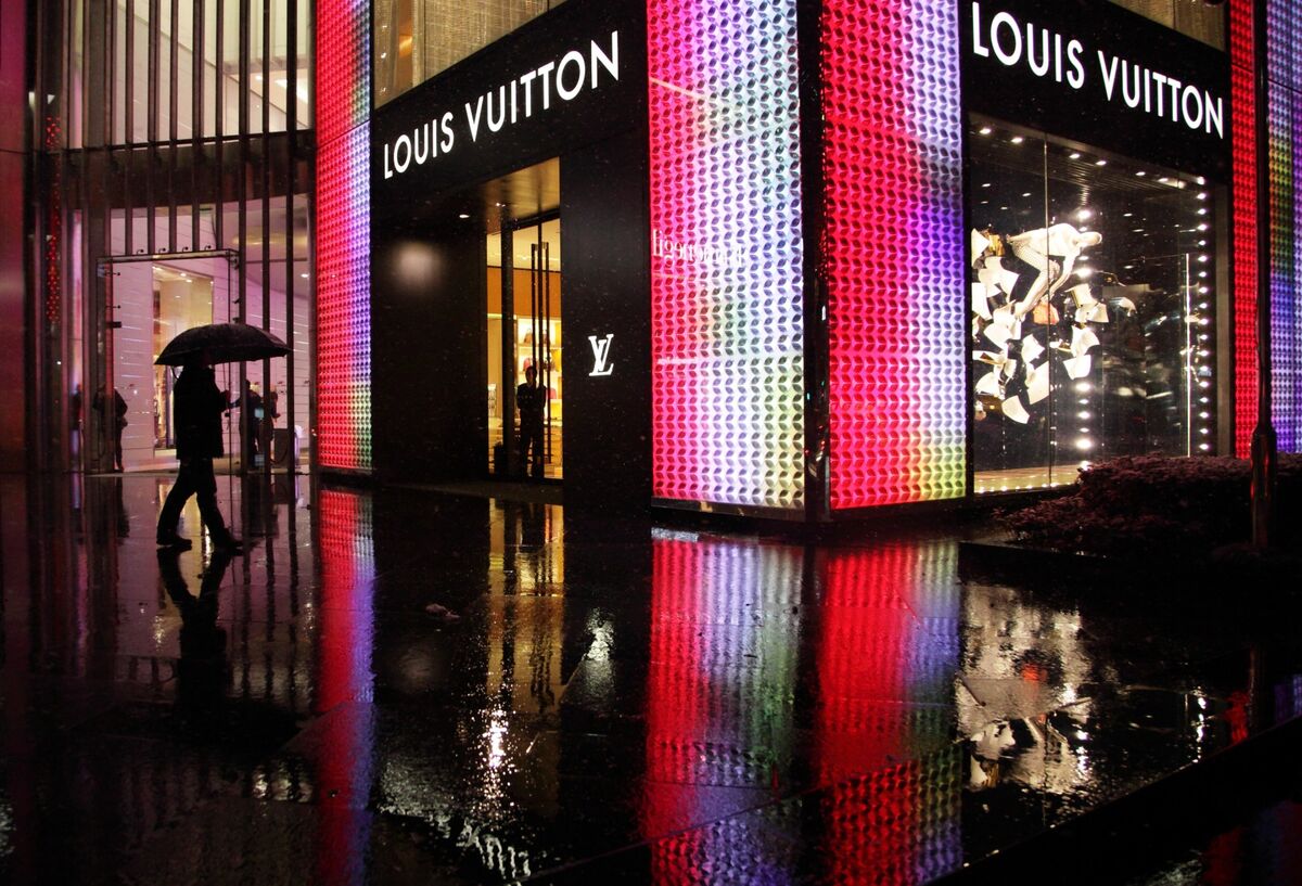 Shoppers wait in line to enter the Louis Vuitton store in Union News  Photo - Getty Images