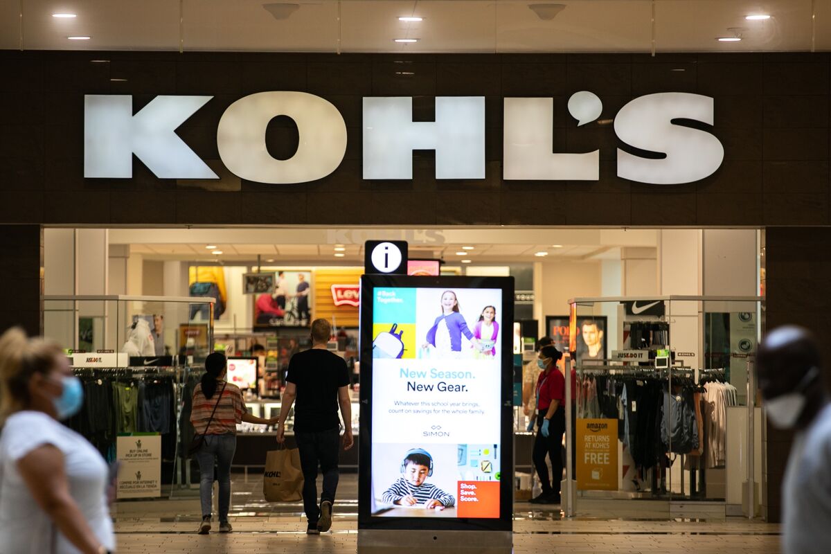 Walking Kohls Retailer Store Merchandise, Stock Video