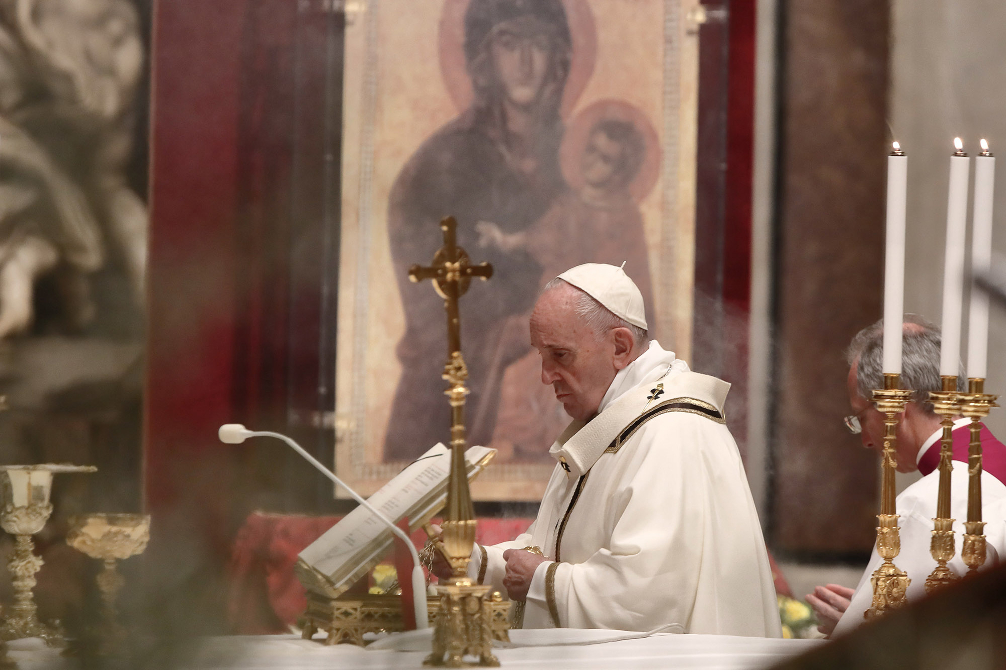 Pope Urges Solidarity On An Easter Of Both Joy, Virus Sorrow - Bloomberg