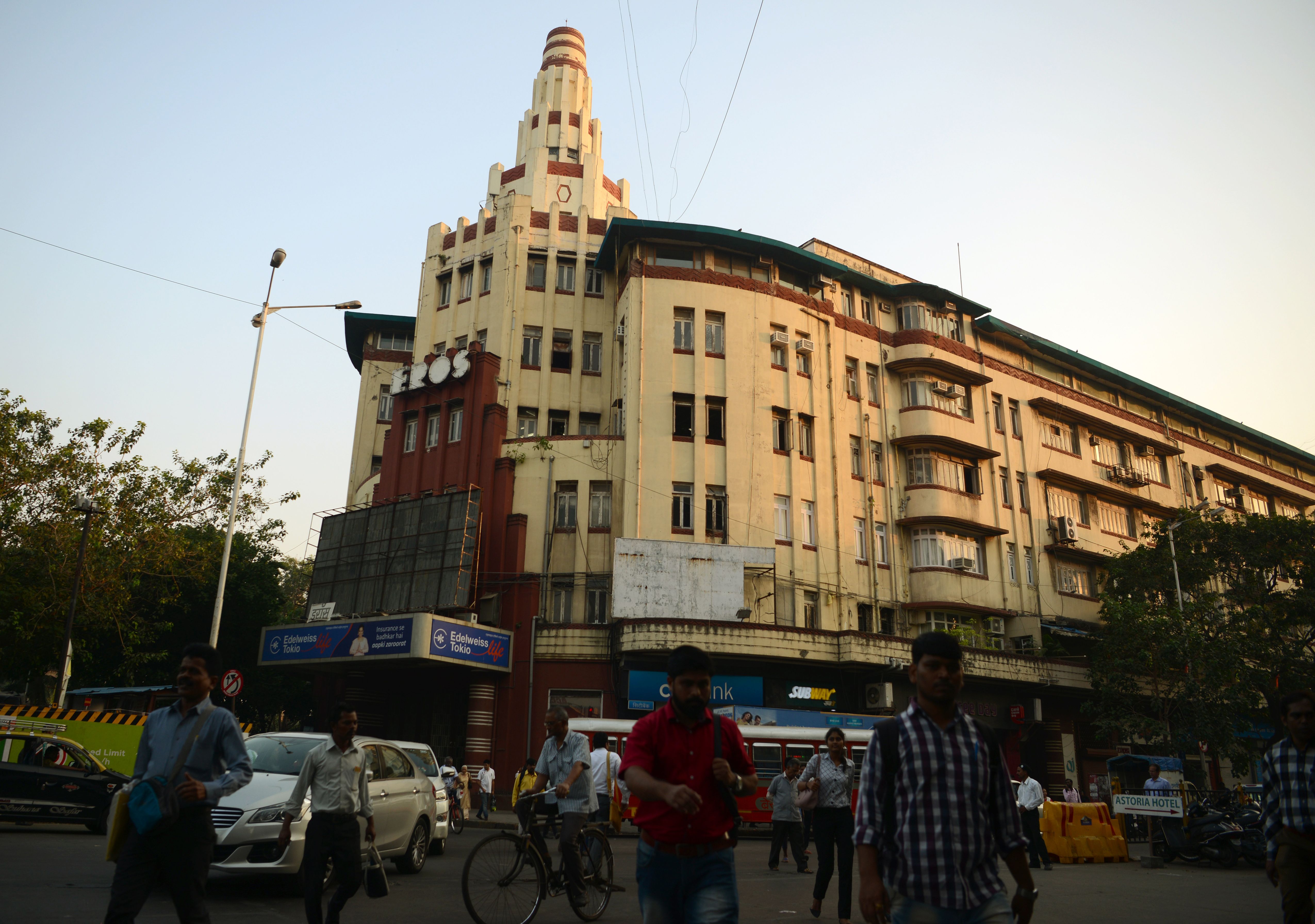 Mumbai Chawl Tenements Helped Build the Megacity. But They Are Under Threat  - Bloomberg