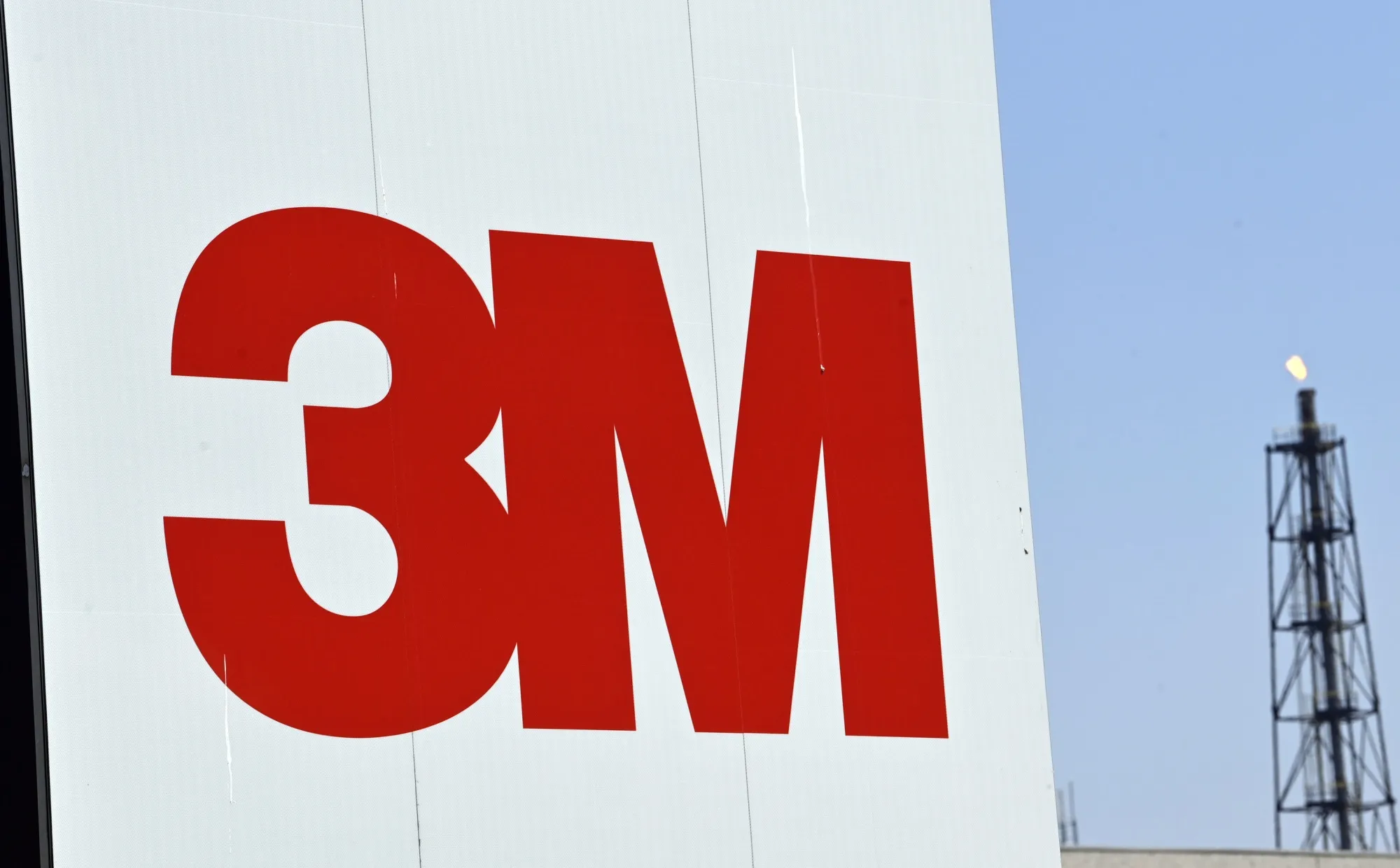 3M&rsquo;s Headaches Won&rsquo;t Vanish With New Maneuvers - Bloomberg