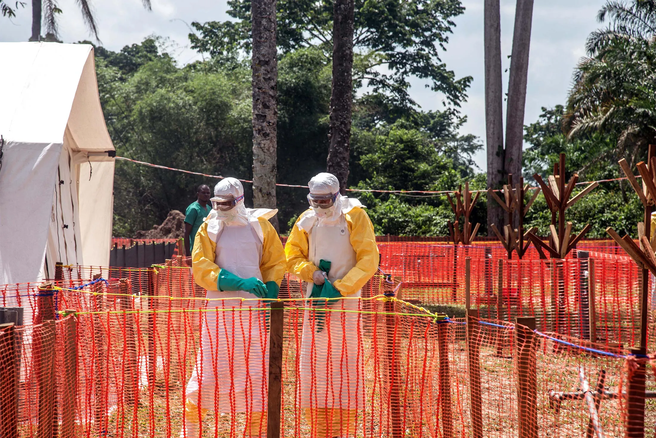 Health workers operate within an Ebola safety zone at a health center&nbsp;in Lyonda,&nbsp;Democratic Republic of Congo, on June 1.&nbsp;