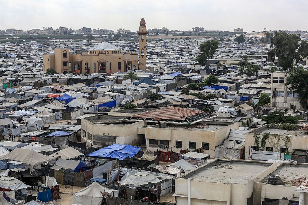 Israel Sets Up ‘Humanitarian Area’ as Gaza Offensive Expands