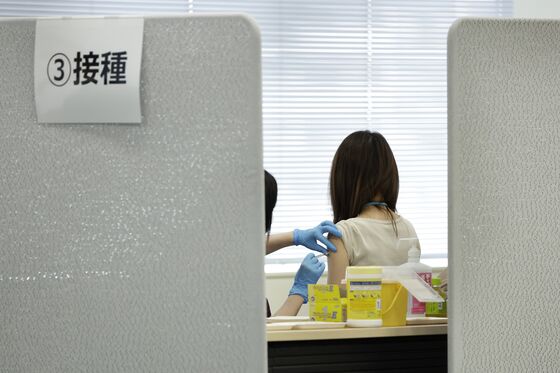 SoftBank, Nomura Tapped to Offer Moderna Shots for Employees