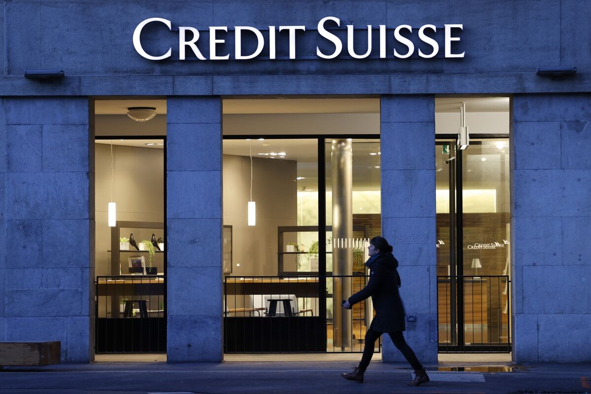 cracks-race-across-us-bond-market-as-bank-angst-hits-liquidity-bloomberg