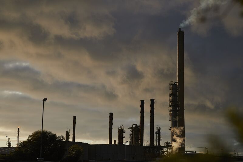 Exxon zamyka rafinerię w Altone, ponieważ pojemność Australii maleje.