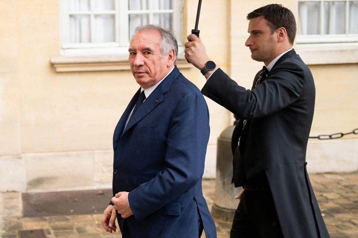 French Premier On Verge of Ouster Over Budget: What to Watch