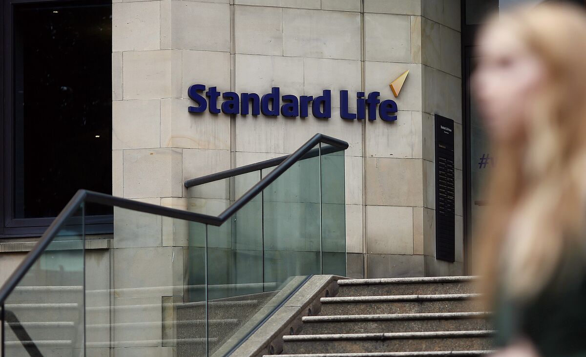 Standard Life Aberdeen Plans to Cut 800 Jobs After Merger Bloomberg