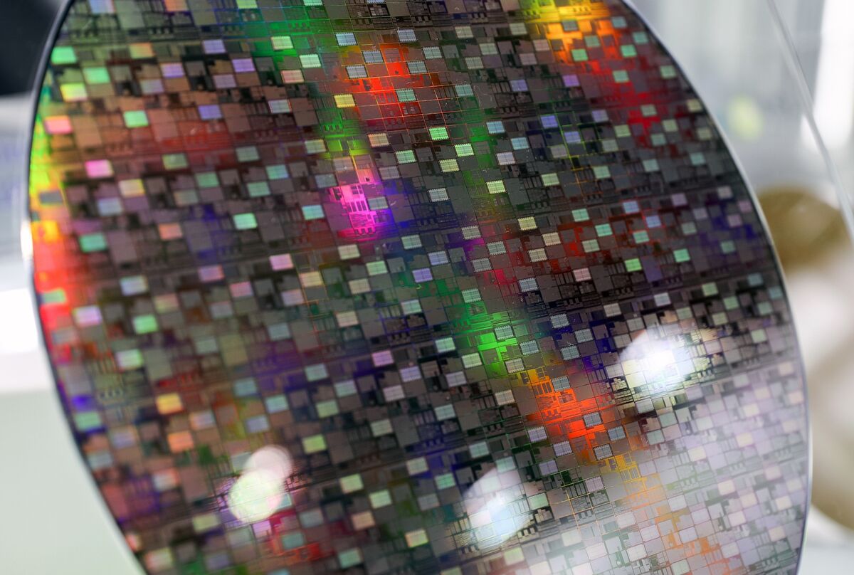 Taiwan pledges to work closely with the US and other allies to implement "very firm" export controls and prevent China's military from acquiring advanced chips (Debby Wu/Bloomberg)