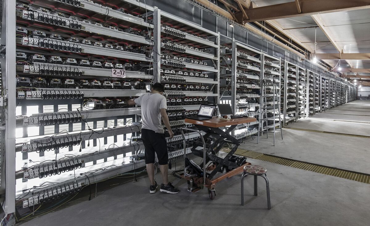 China’s Bitcoin Crackdown Sets Up Record Tweak to Mining Puzzle