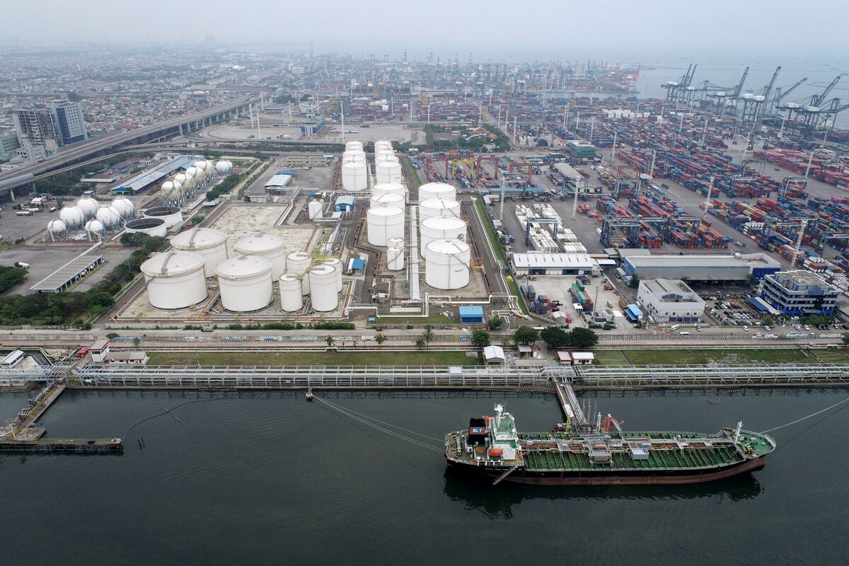 🟪"Indonesia: Riduzione delle Importazioni di Carburante da Singapore e Nuove Forniture da USA e Medio Oriente"