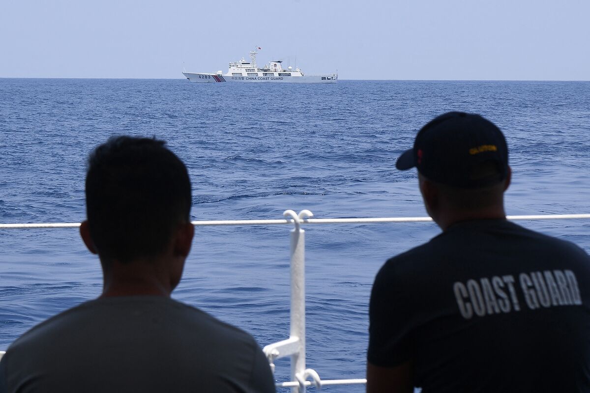 中国海警局が銃器を「略奪」、南シナ海での衝突時－フィリピン軍 - ブルームバーグ
