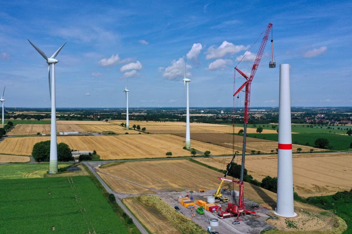 bloomberg.com - Ocean Hou - How the Iran War Is Driving Demand for Clean Energy