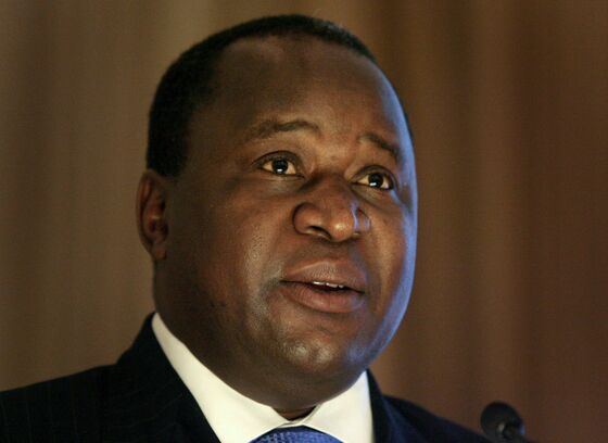 Ramaphosa Said to Favor Mboweni as South Africa Finance Minister