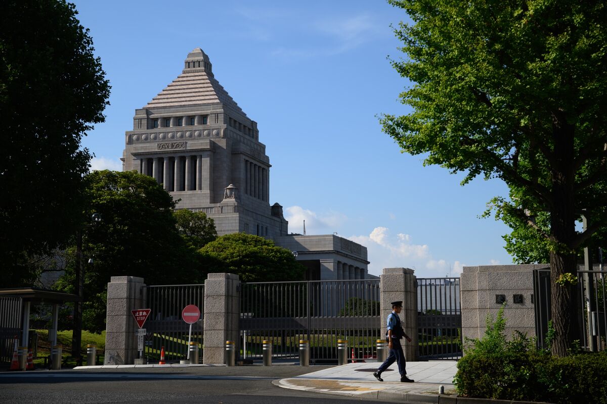 Japan’s Rating Looks Stable Despite Spending Risks, Moody’s Says
