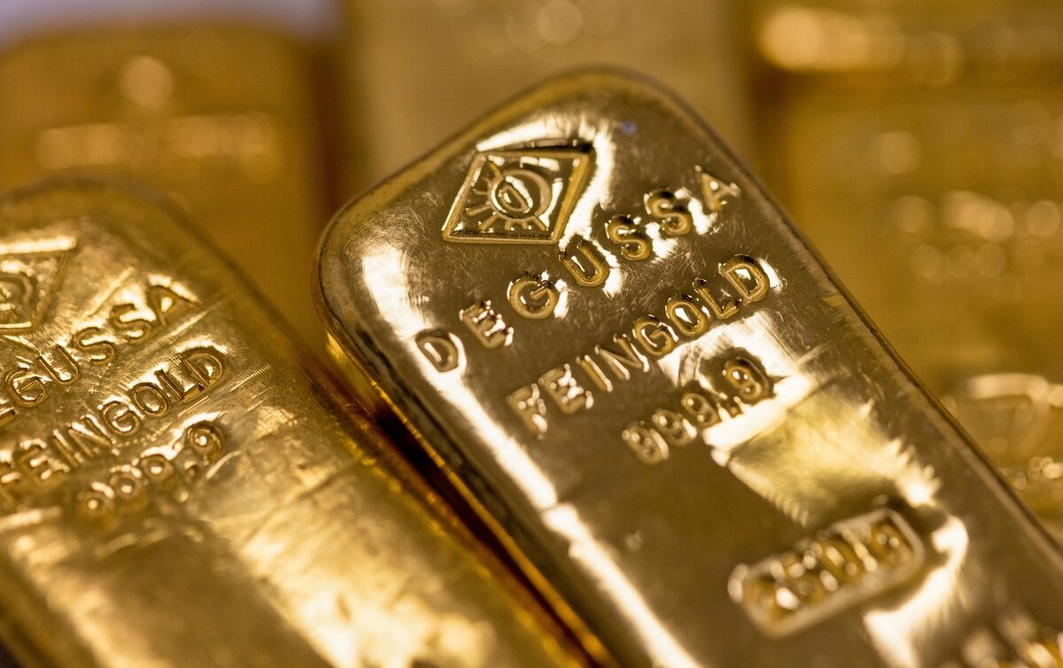 Gold prices settle above $2,000, at highest since end of July