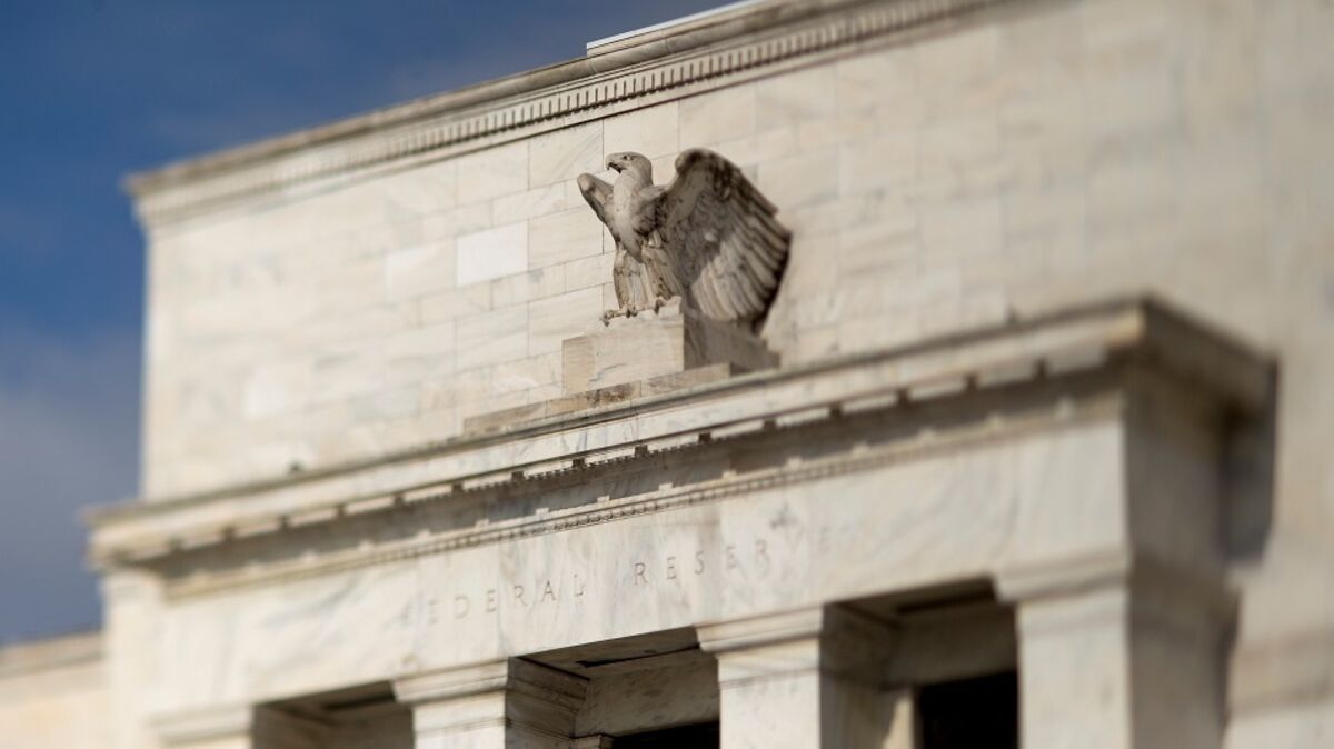Fed’s Goolsbee, Schmid Offer Reasons for Rate Cut Dissent