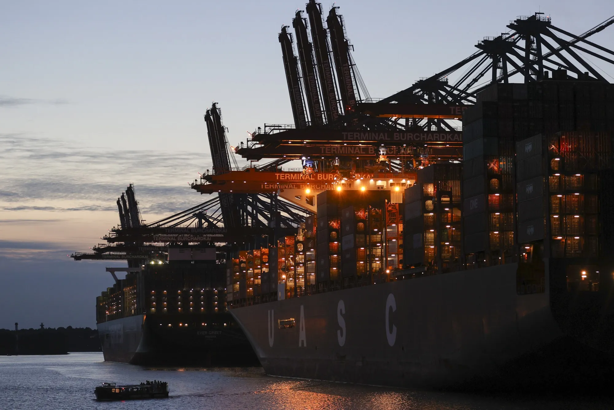 Container Shipping Operations At the Port Of Hamburg