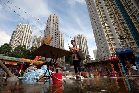 Hong Kong Builders Set for Busiest Month in 6 Years on Low Rates