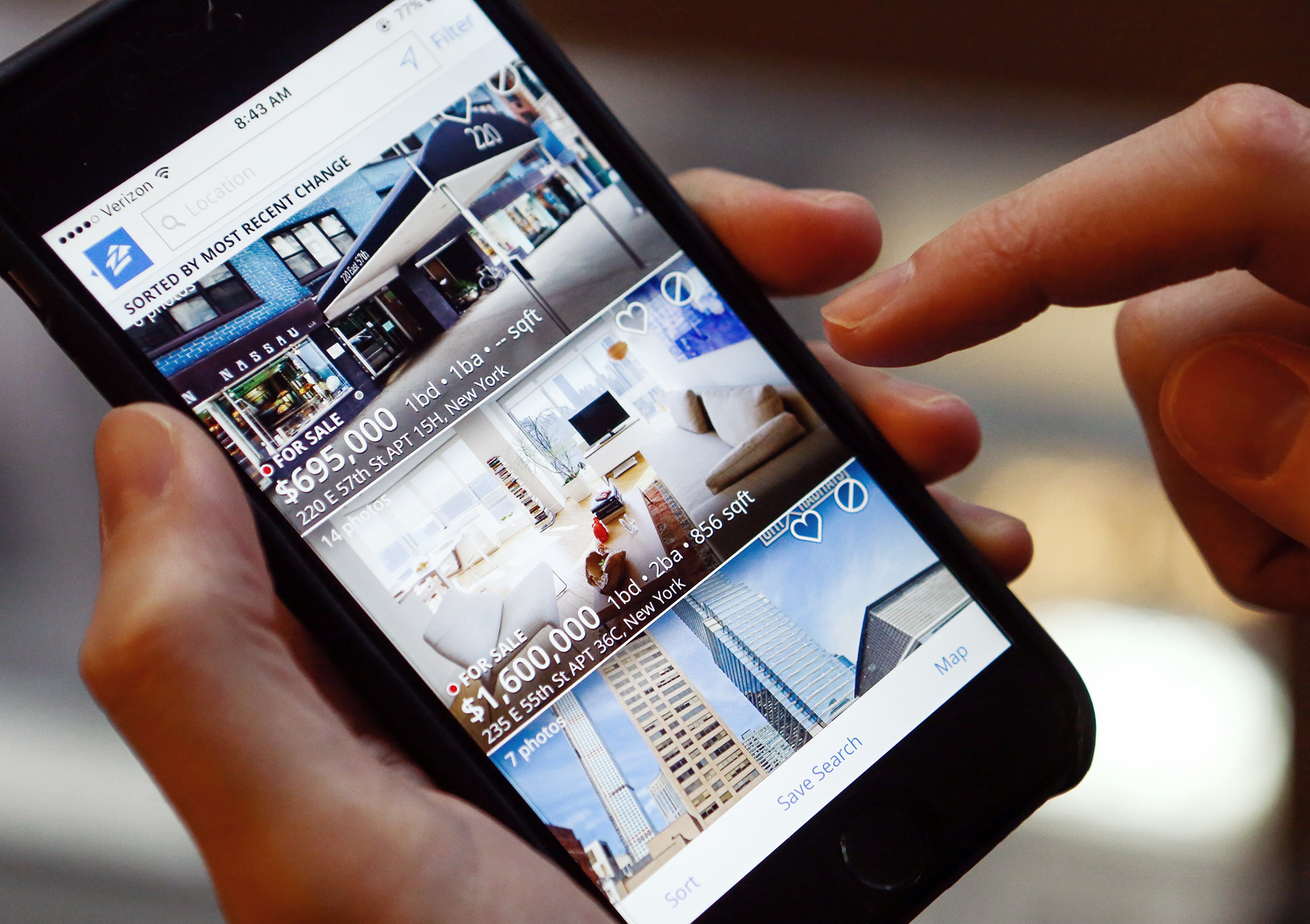 Zillow Halts Homebuying, Pressing Pause on Strategic Shift Bloomberg