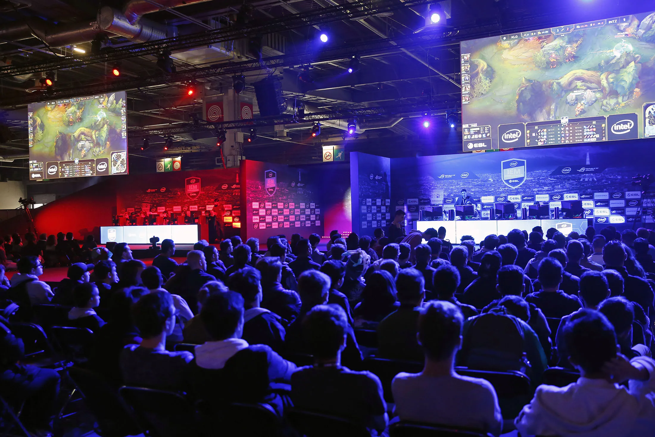 Fans watch a 'League of Legends' tournament during Paris Games Week on Oct. 28, 2016.
