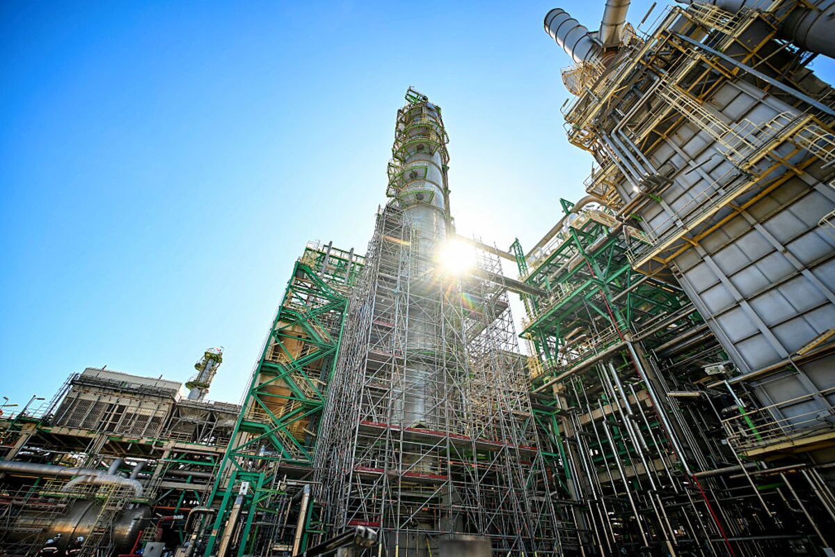 TotalEnergies Flags Issue at French Refinery Due to Power Cut