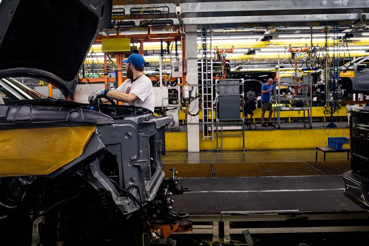 GM Lays Off About 3,300–5,500 EV Workers