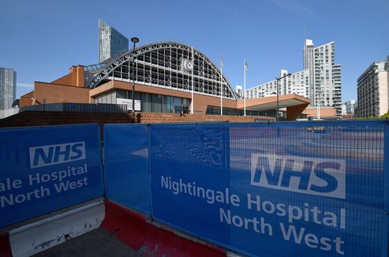 Boris Johnson to Tighten U.K. Virus Rules as Hospitals Put on Standby