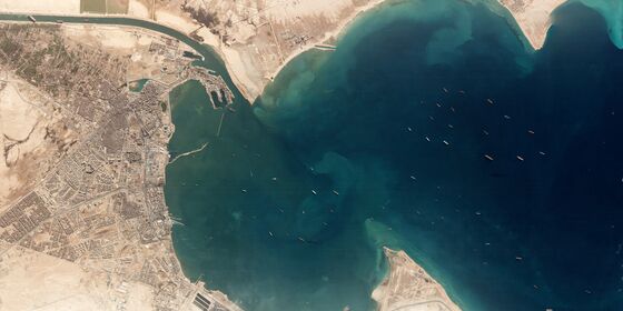 Dislodging the Suez Canal Ship Said to Need at Least a Week