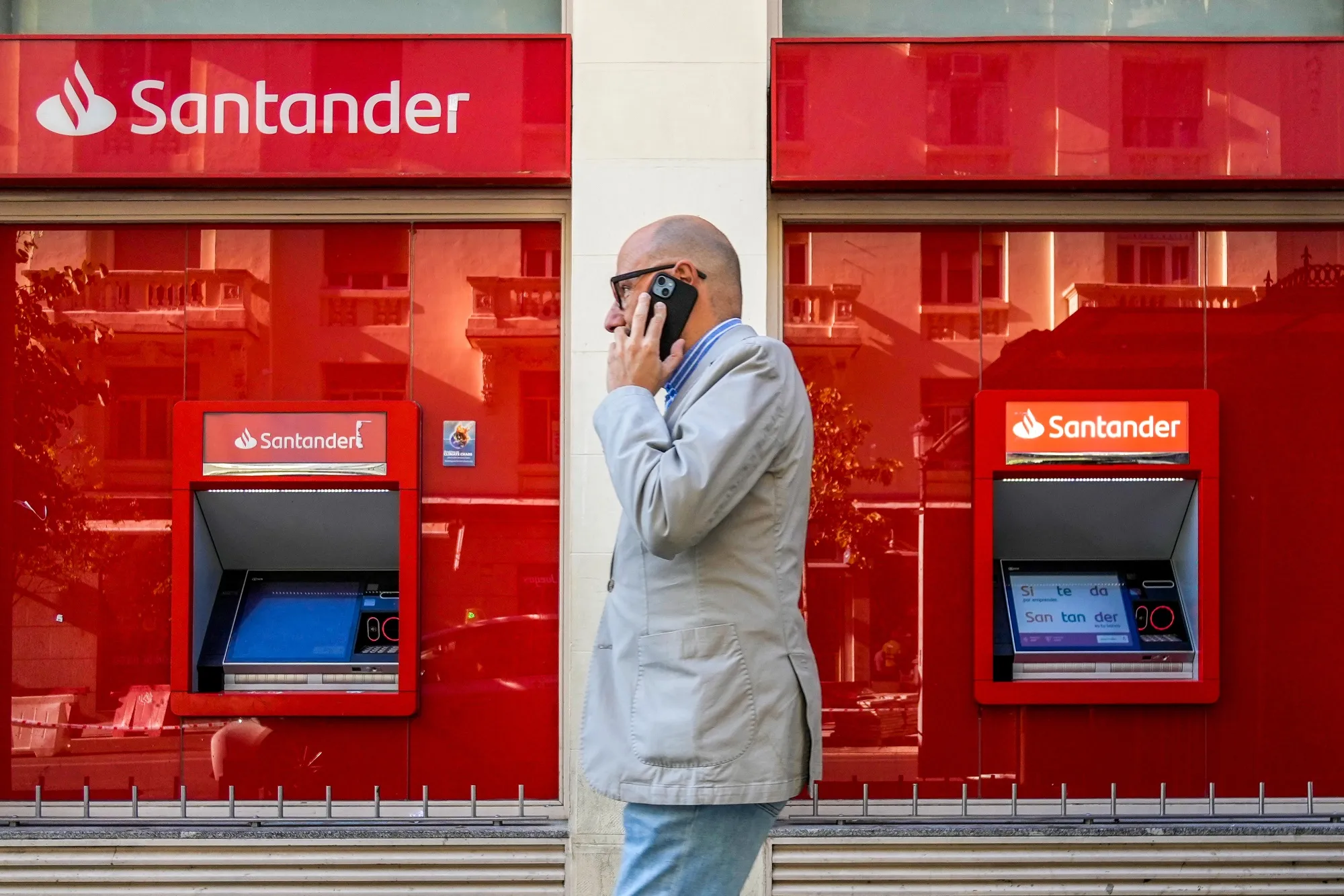 BlackRock To Invest $1 Billion A Year In Banco Santander Loans - Bloomberg