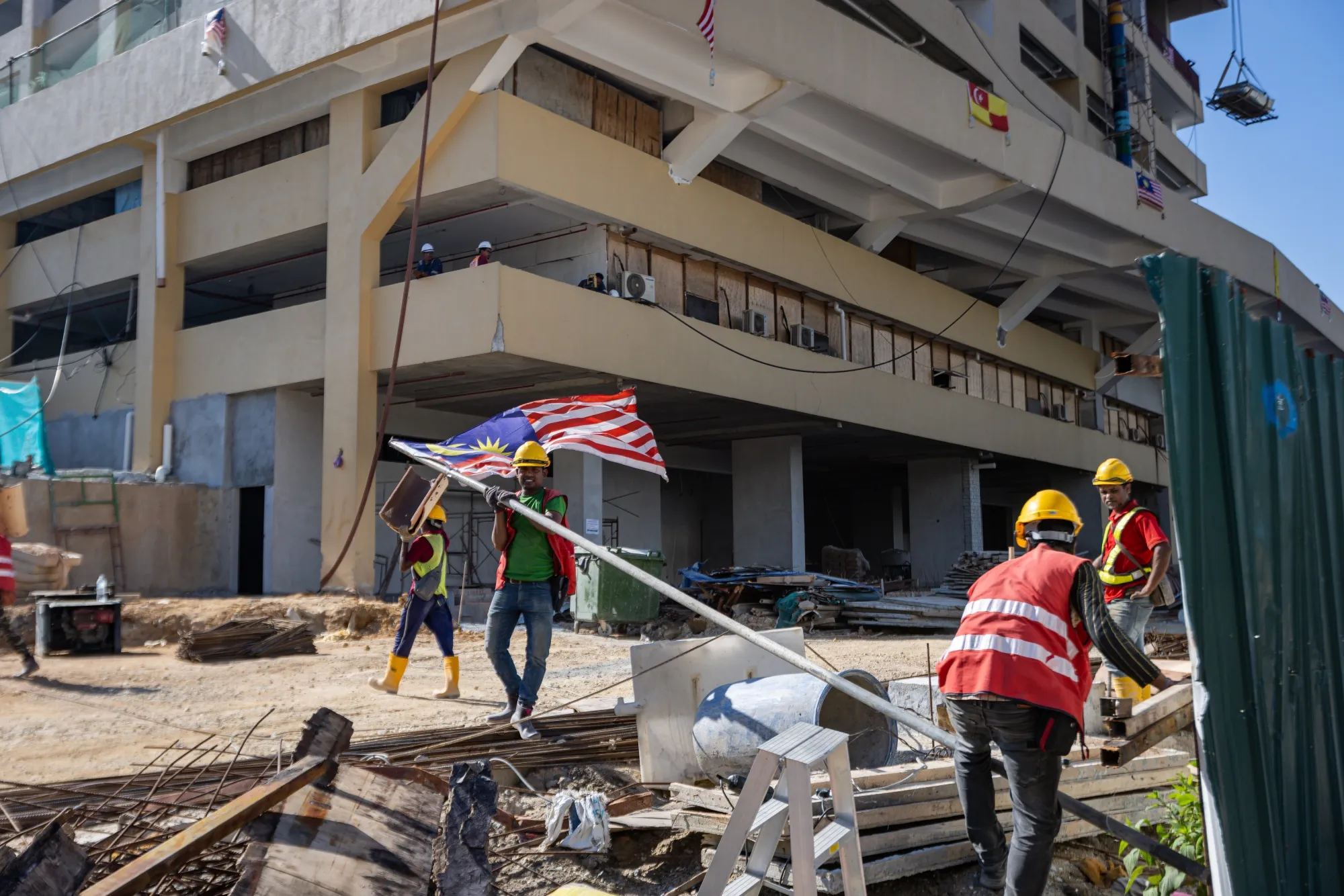 The construction sector saw moderating growth of 2.5%, from 7.2% in the third quarter.&nbsp;