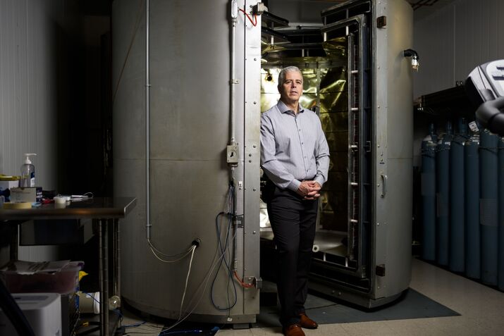 Scientist Shuts Himself in 104F Chamber in Quest to Study Heat Stress