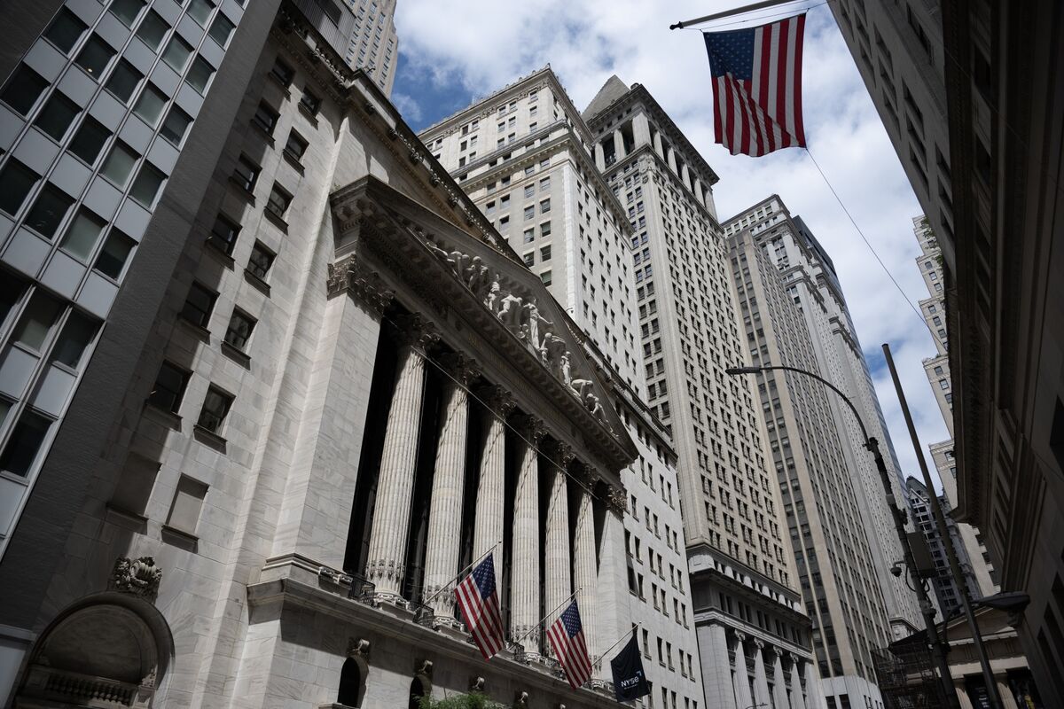 Wall Street Edges Out Private Credit on $20 Billion of M&A Debt