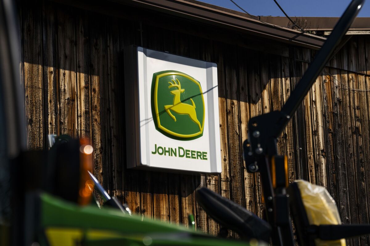 Deere Sees Lower Profits in 2025 With Farmers Still Not Spending