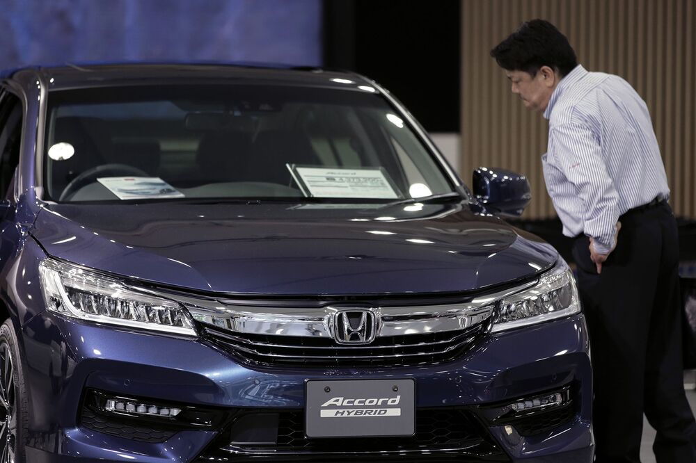 Honda Recalls 1 2m Accords Battery Sensors Can Catch Fire Bloomberg Honda Accord Hybrid