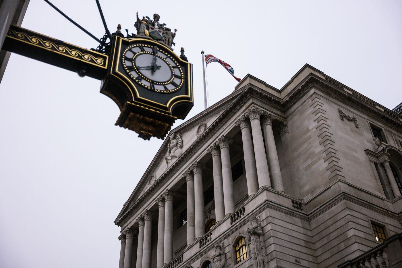 Bank Of England Interest Rates: MPC Vote Split Over Inflation Risks ...