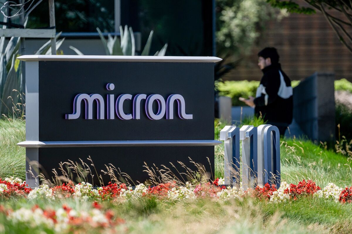 Micron Gives Strong Forecast in Sign AI Demand Is Lifting Sales
