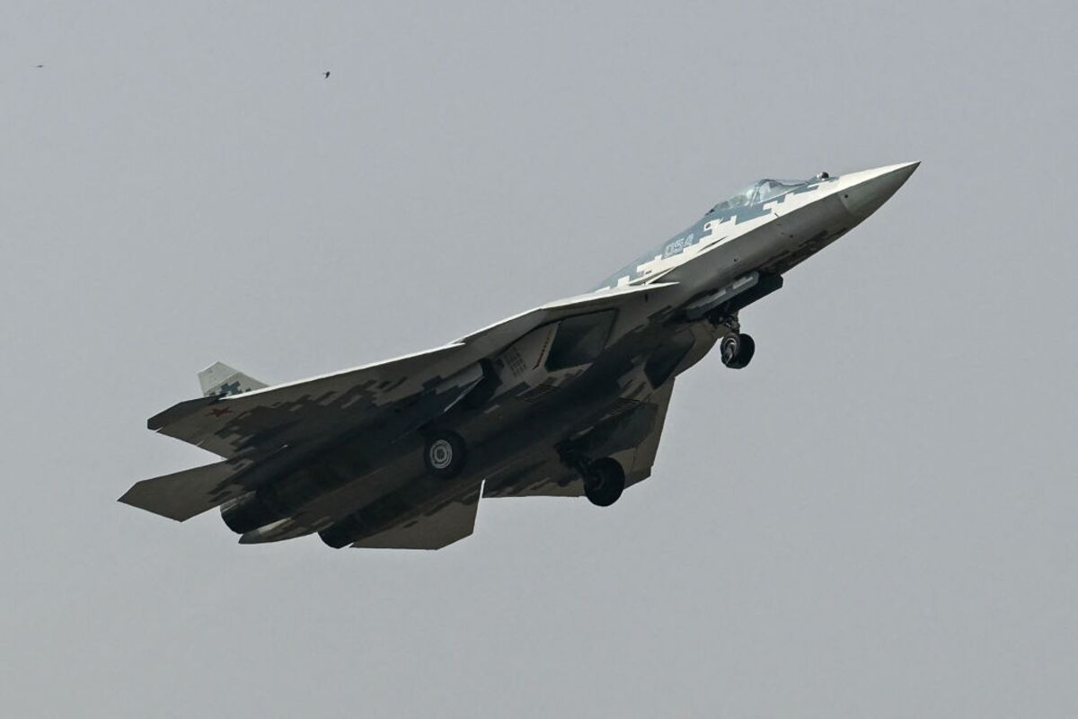 🟪"Tensioni in Crescita: La Russia Schiera un Aereo da Combattimento nel Cielo della NATO dopo l'Ispezione Estone"