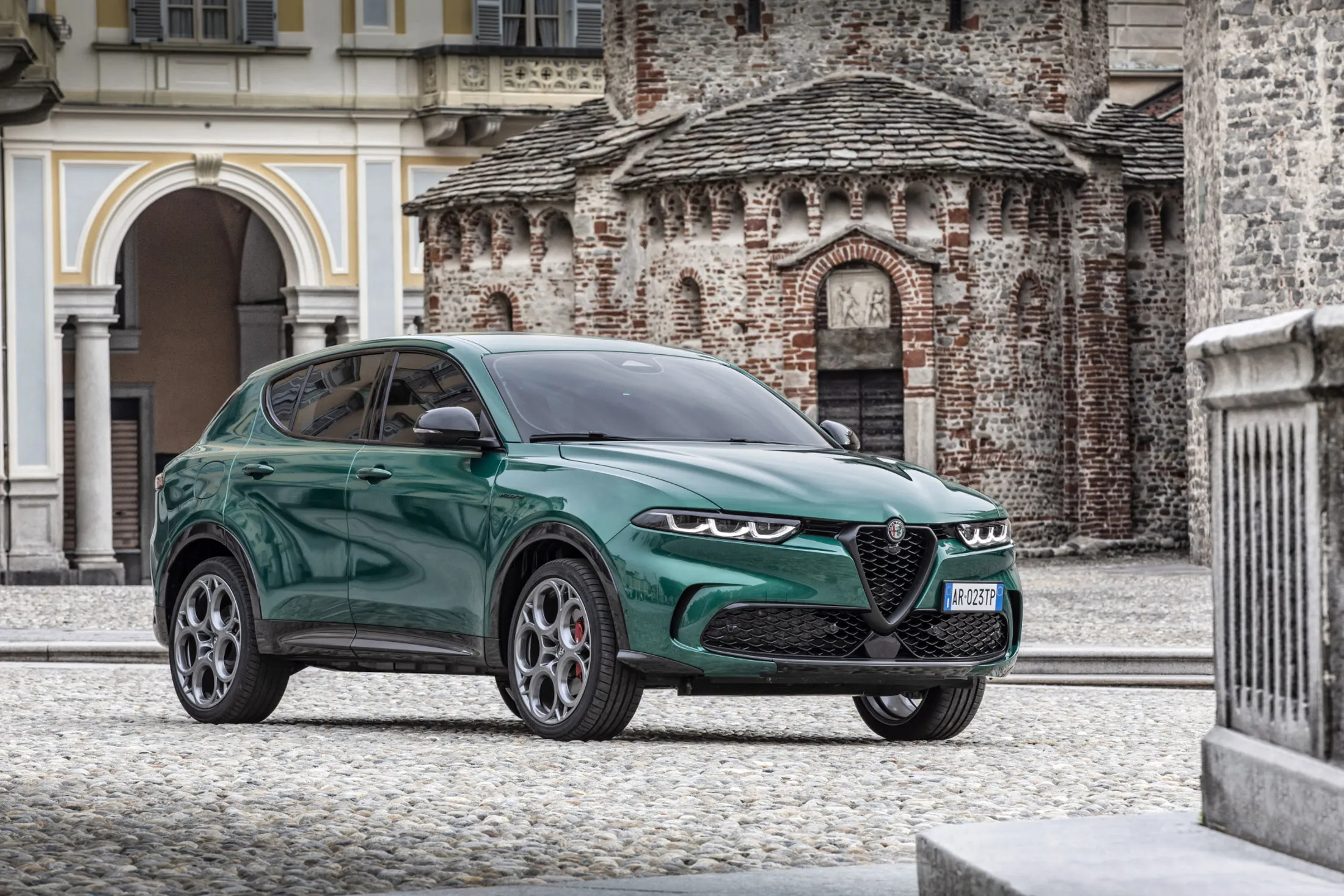 Alfa romeo electric suv sales